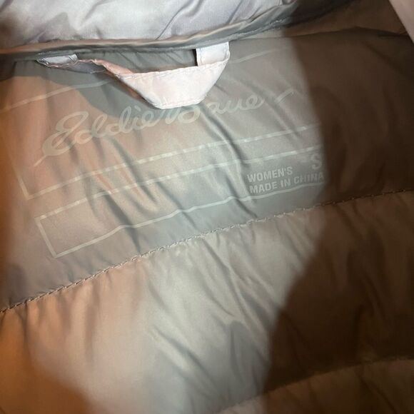 NWOT EDDIE BAUER CIRRUSLITE DOWN PUFFER VEST IN WHITE & GRAY WOMENS SIZE SMALL - Picture 9 of 9